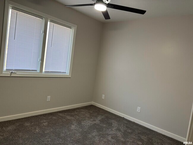 Building Photo - 3326 Jennings Dr