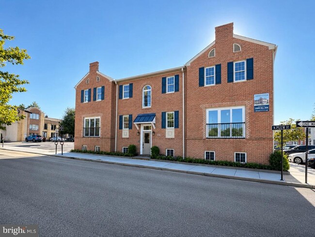 Building Photo - 21 W Front St