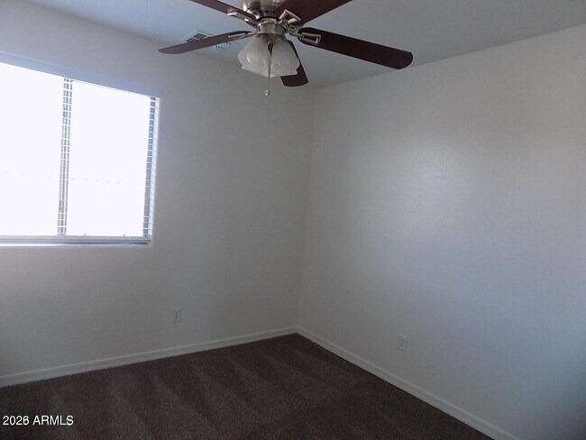 Building Photo - 41298 W Park Hill Dr