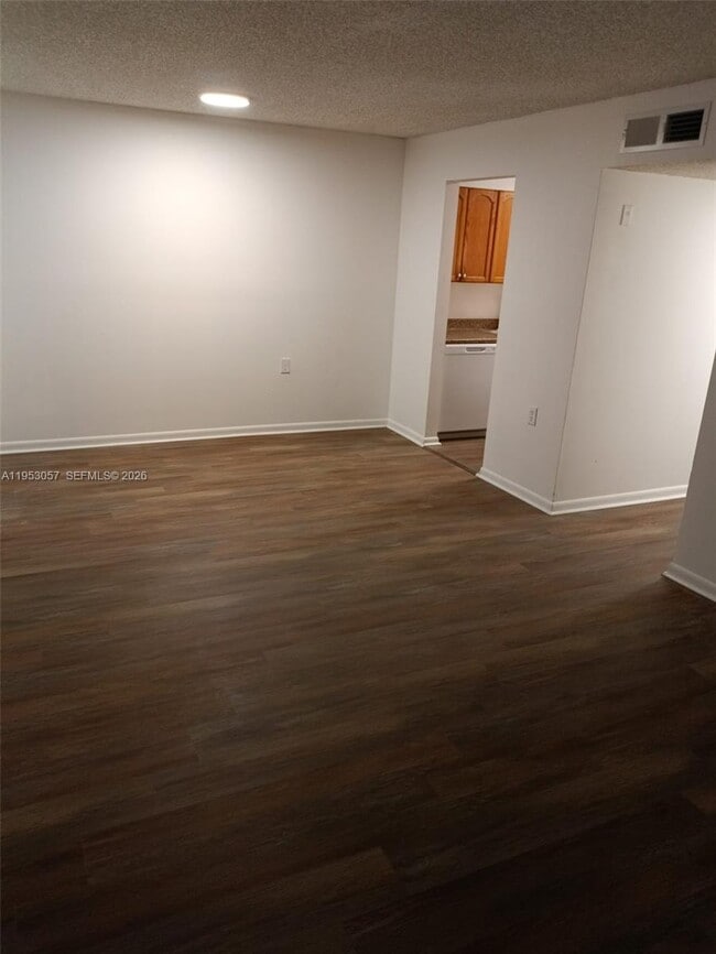 Building Photo - 1141 Lake Victoria Dr