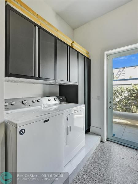 Building Photo - 1713 N Riverside Dr