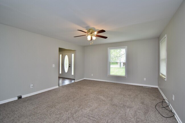 Building Photo - 9571 Beech Dr