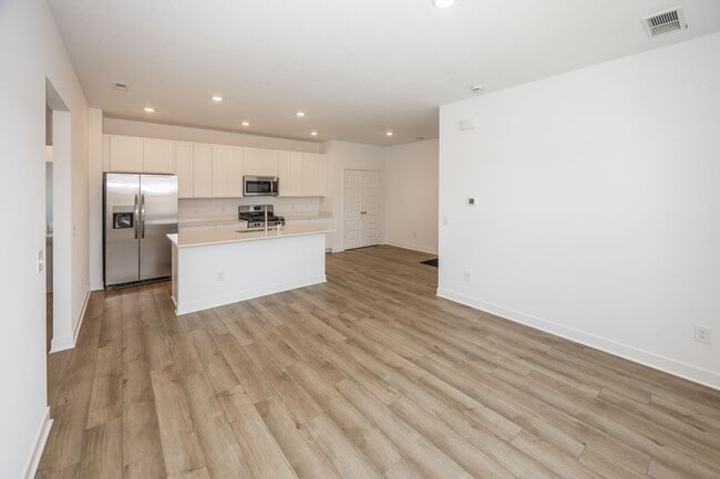 Building Photo - 3 bedroom, Two and Half bath townhome in the heart of Westfield