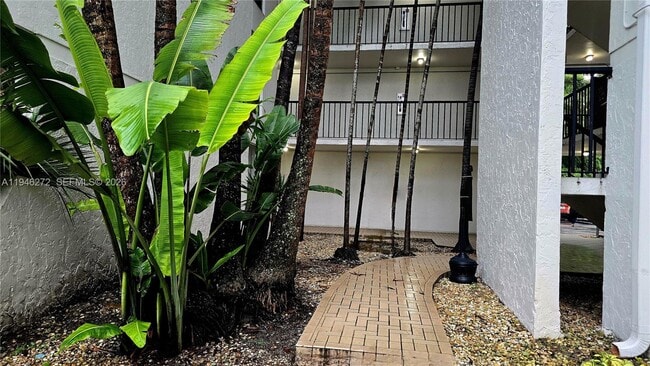 Building Photo - 2150 SW 16th Ave