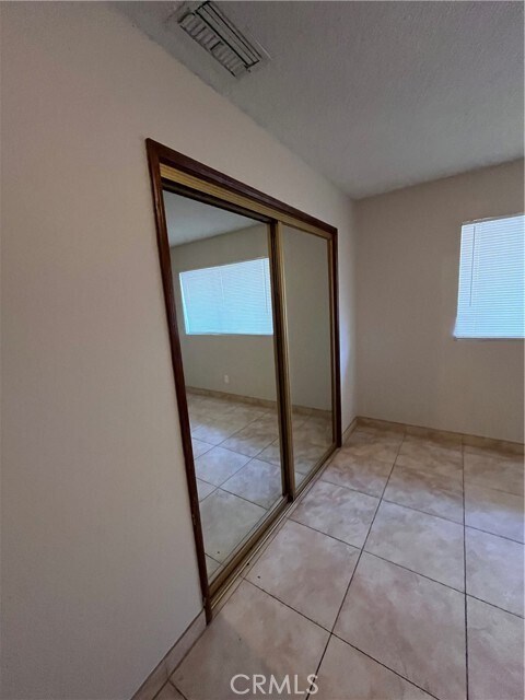 Building Photo - 43052 Charlton Ave