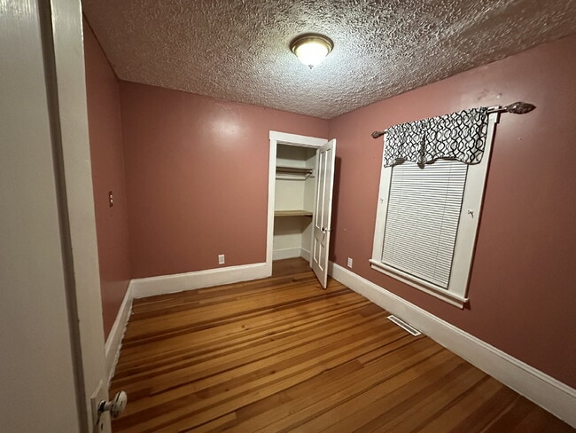 Building Photo - Cozy 3-Bed / 1-Bath Apartment in the Heart of Biddeford