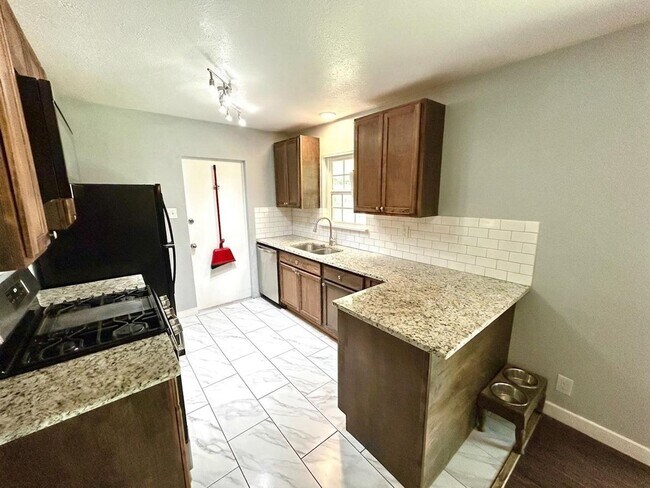 Building Photo - *COMING SOON* *MOVE IN SPECIAL* Spacious 3BR with Office & Large Fenced Backyard!