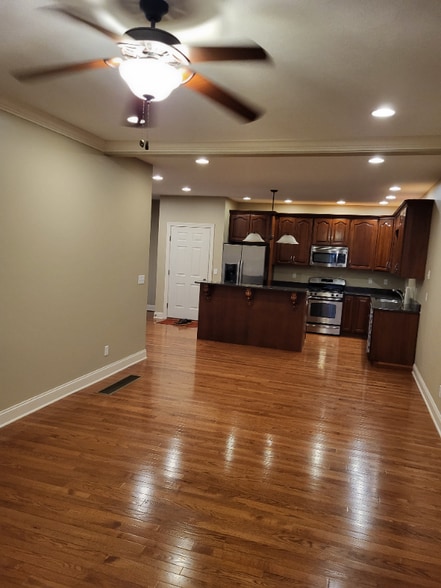 Building Photo - 113 Legacy Dr