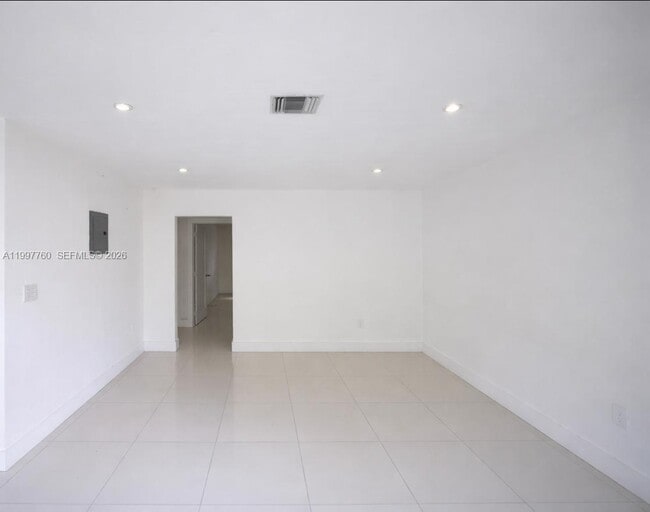 Building Photo - 560 NE 67th St