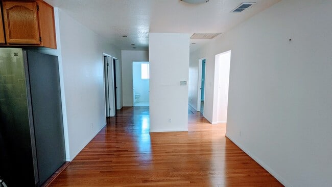 Building Photo - 4940 Lockhaven Ave