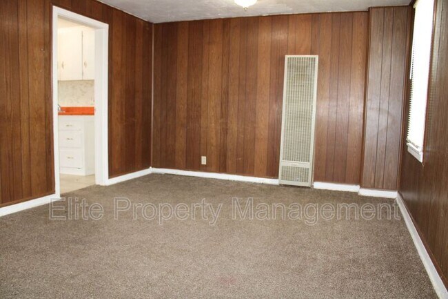 Building Photo - 2727 Santa Fe Dr