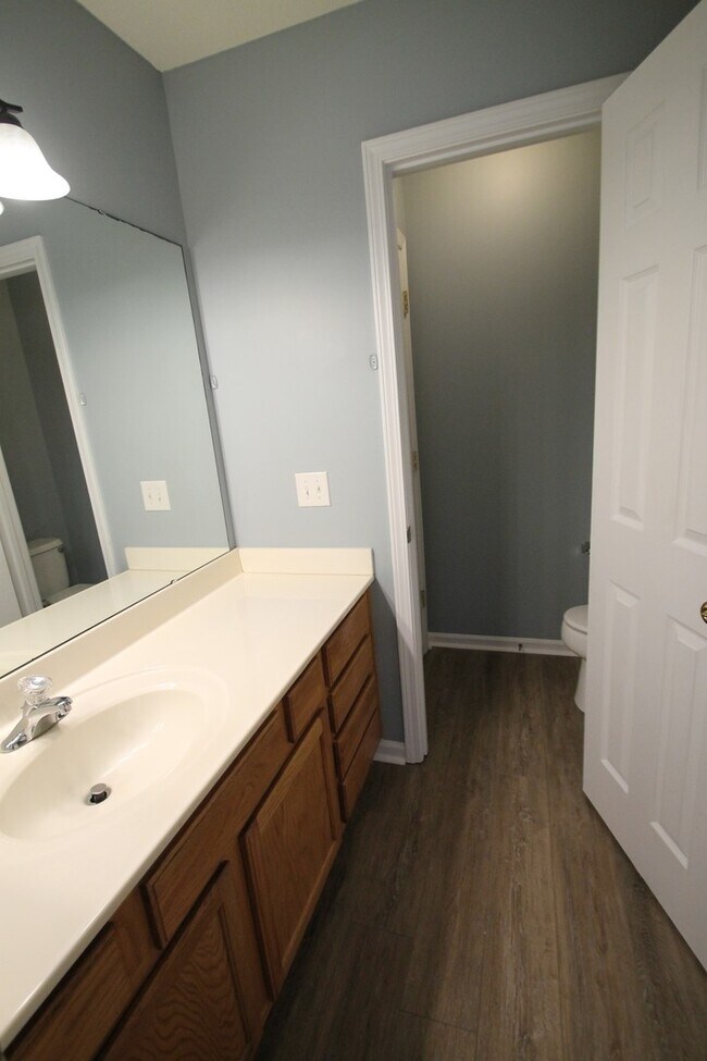 Building Photo - 1364 Walnut Hill Dr