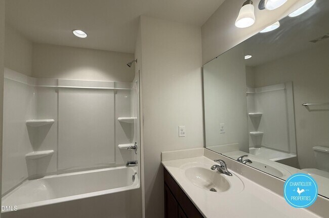 Building Photo - 49 E Grove Point Dr