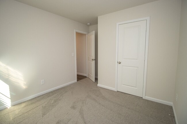 Building Photo - 410 Middlebury Ln