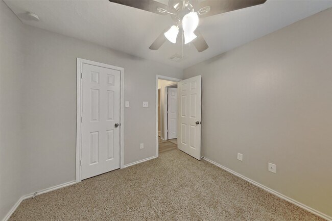Building Photo - 3326 Ithaca Dr