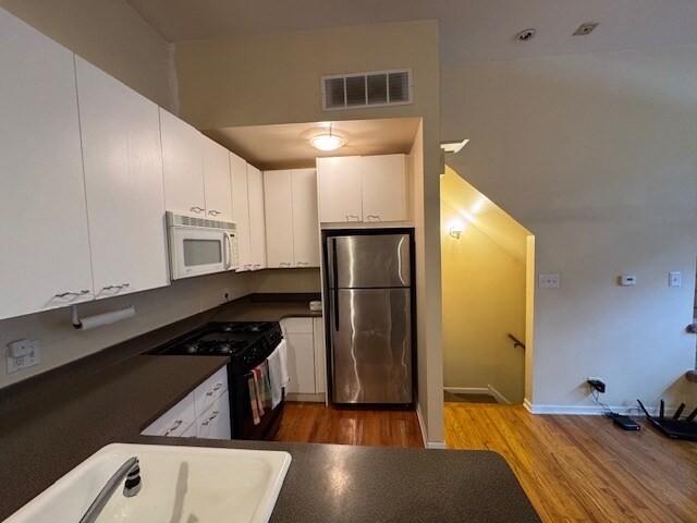 Building Photo - 616 N Paulina St