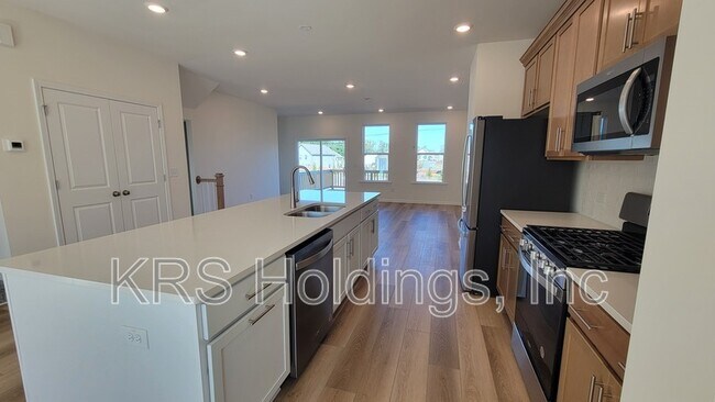 Building Photo - 838 Parc Townes Dr