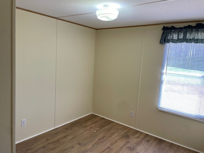 Building Photo - 3 BED 2 BATH MOBILE HOME LOCATED IN DENTON...