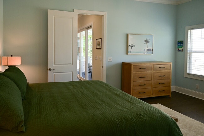 Building Photo - 1013 Marsh Vw Dr