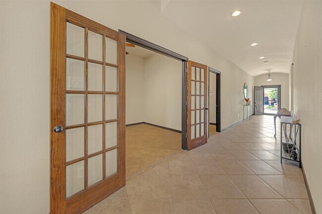 Building Photo - 12300 Hunters Knoll Dr