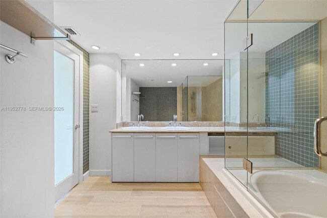 Building Photo - 2127 Brickell Ave