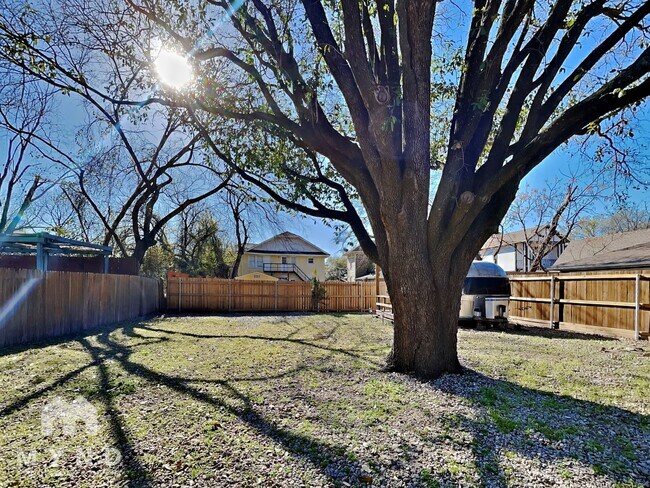 Building Photo - 4624 Junius St