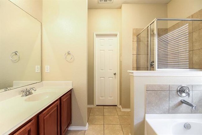Building Photo - 420 Niagara Falls Dr, Anna, TX 75409