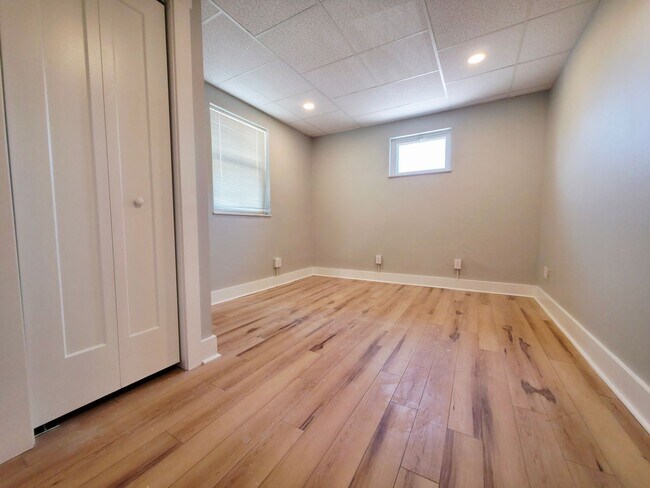 Building Photo - 3915-3917 Mount Troy