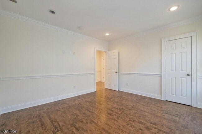 Building Photo - 16 Walnut St