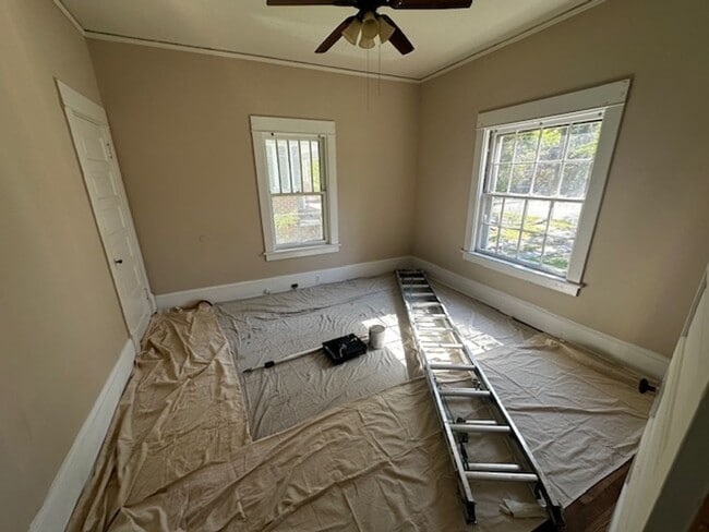 Building Photo - 610 Marigold St