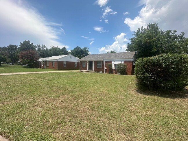 Building Photo - 2 Bed, 1 Bath, 1 Car Garage