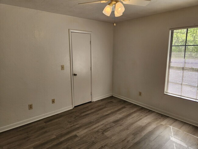 Building Photo - 1559 Hammock Dr