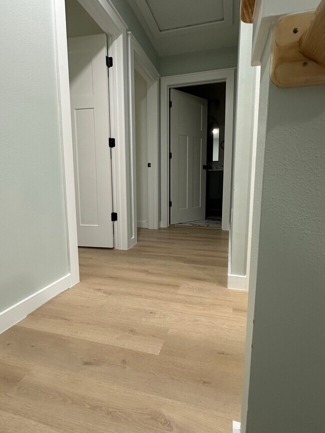 Building Photo - 207 Cherry Ave