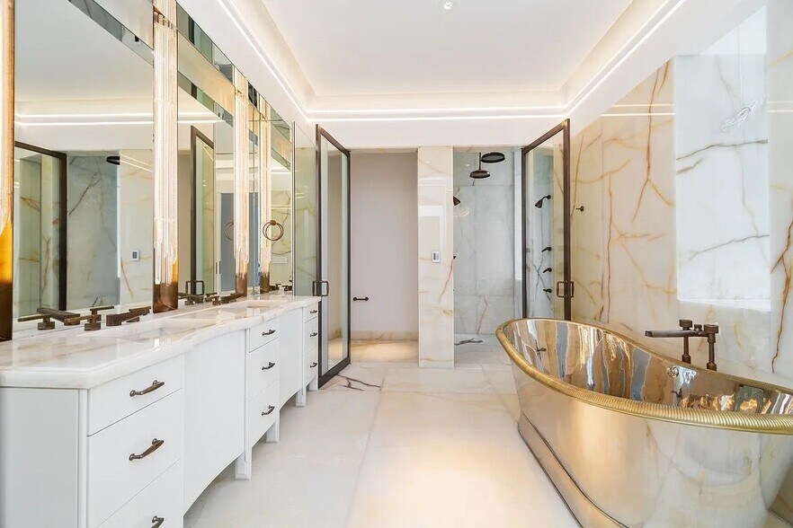 Building Photo - 111 W 57th St