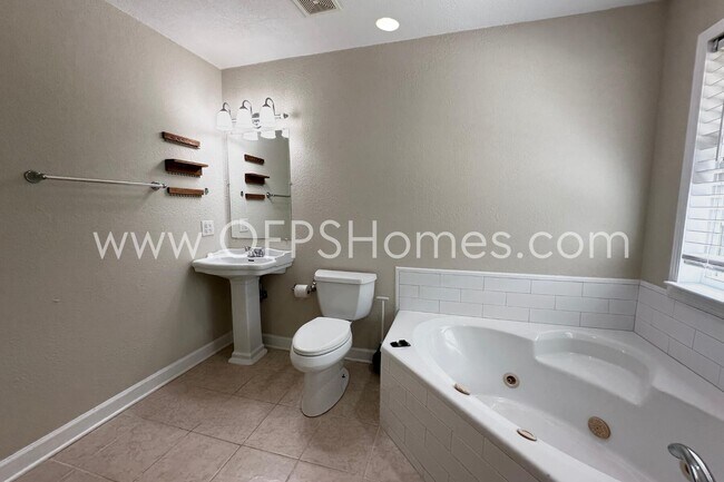 Building Photo - 4490 FL-87