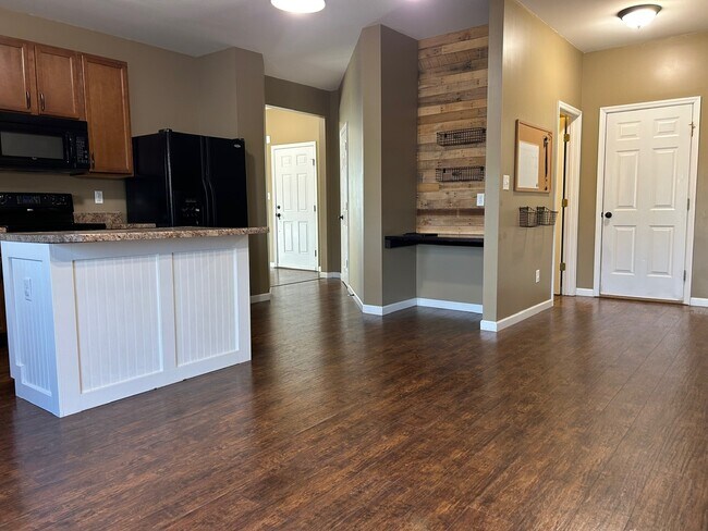 Building Photo - 538 Springhurst Pkwy