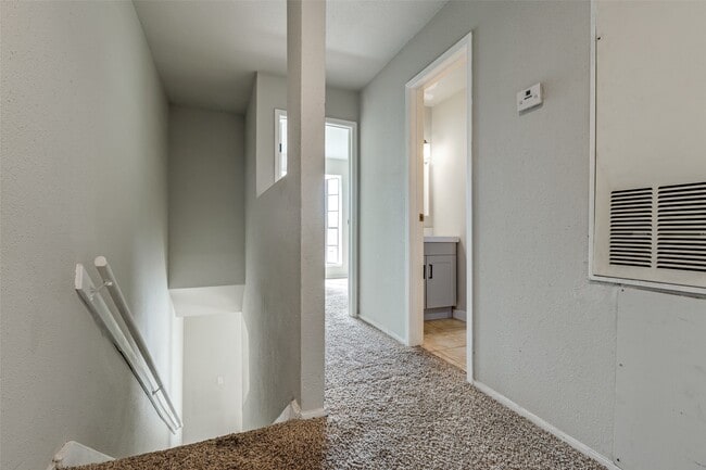 Building Photo - 8725 Victorian Village Dr