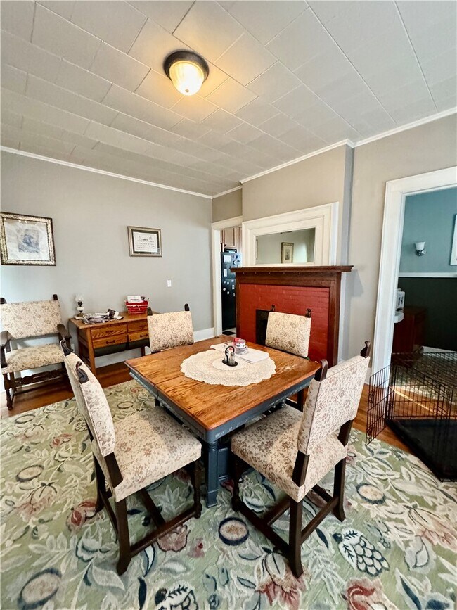 Building Photo - 275 Rosedale St