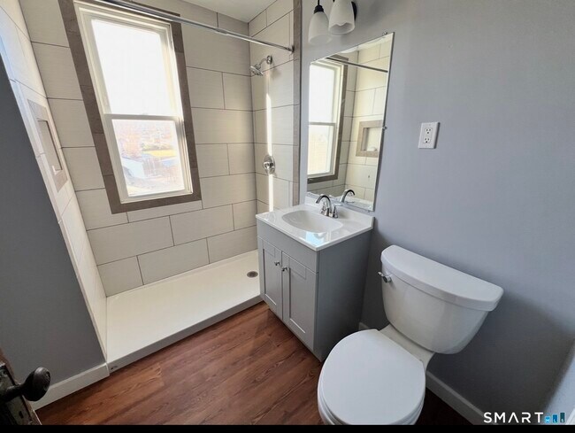 Building Photo - 75 Ridgewood St