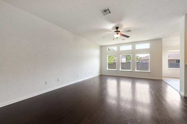 Building Photo - 1049 Regency Ln