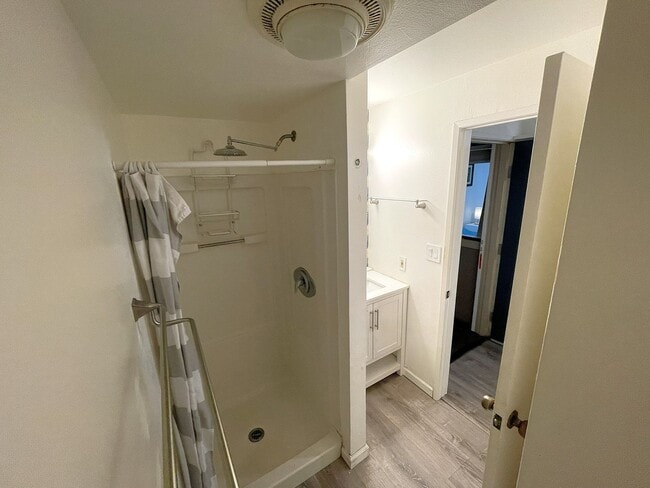 Building Photo - Kihei Shores - Furnished 2 Bed/2Bath Condo - Pool and Hot Tub - 2 Parking Spaces