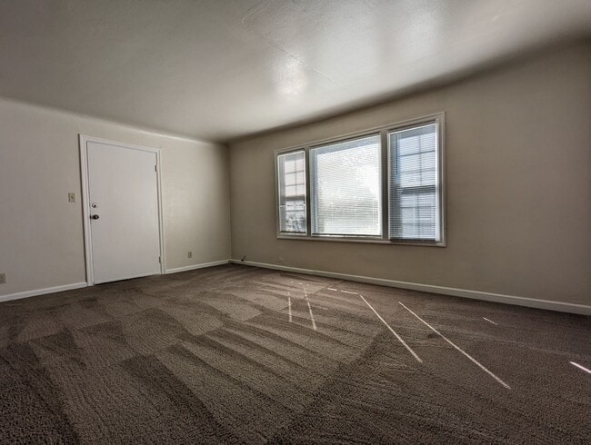 Building Photo - Nice 2 bed/1 bath located in the Whiteaker district