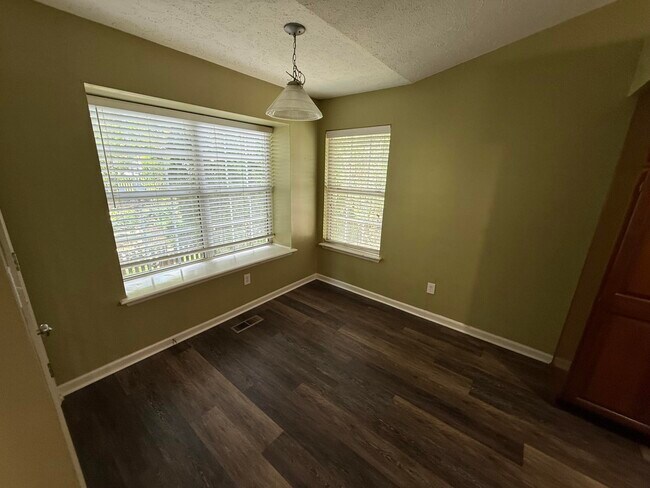 Building Photo - 3604 Brookgreen Cir