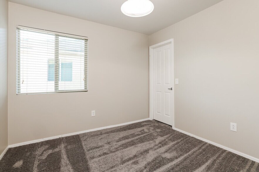 Building Photo - 856 W Calle Arroyo Norte