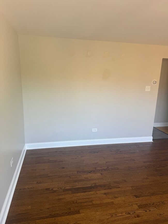 Building Photo - Spacious 2 Bedroom in Beverly