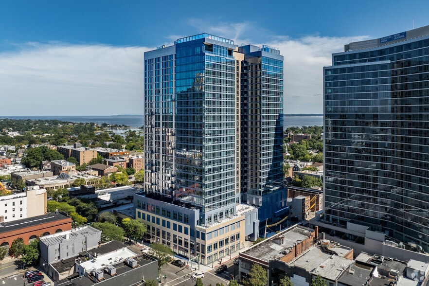 Primary Photo - The Leaf