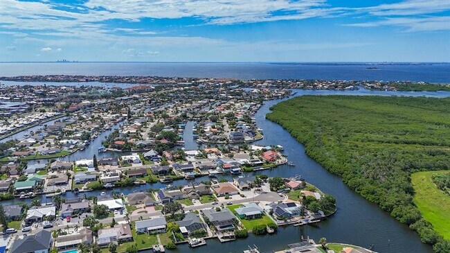 Building Photo - 6531 Santiago Ct