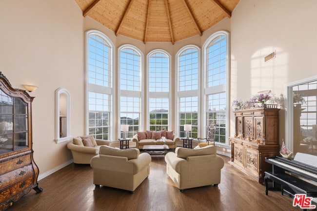 Building Photo - 501 Sadie Rd