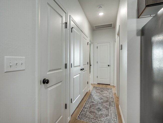 Building Photo - Glenhaven Townhomes
