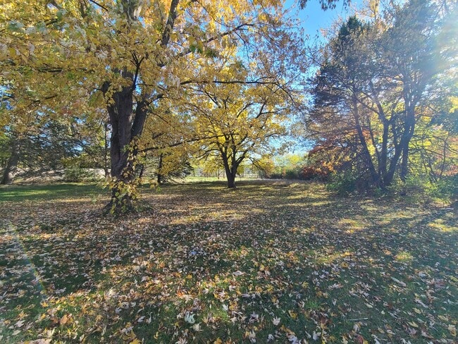 Building Photo - 2206 Welch Dr